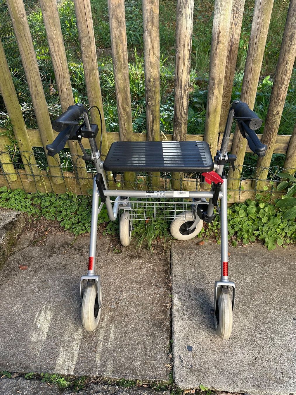 Ausili per la deambulazione: Rollator Thuasne Homecare – Usato da Zuerich venduto da Hugi2015 2