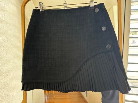 Sandro Paris Rock Schwarz – Gr. 36 – Tweed & Plissee