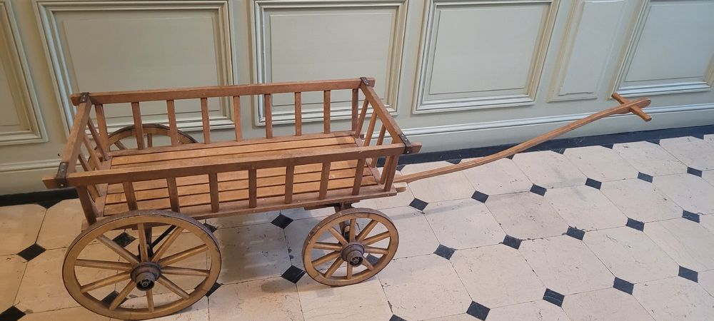 Jouets: chariot en bois de chêne – D'occasion à Genève par uneautresaison