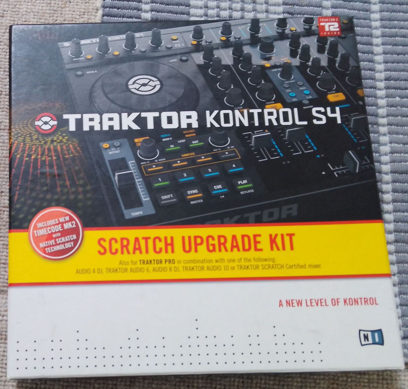 Traktor Platines de mixage: DJ Controller Traktor Kontrol S4 Mk2  – Défectueux à Oberentfelden par mei_t772 2