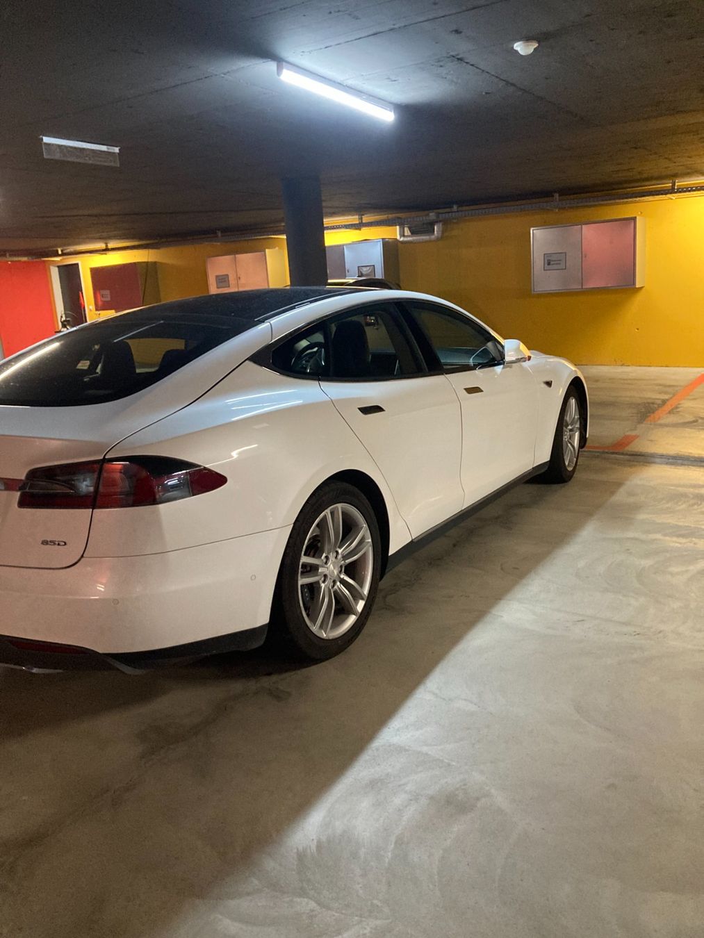 Tesla Automobili: TESLA  Model S 85 – Usato da Mettmenstetten venduto da Piebald 1