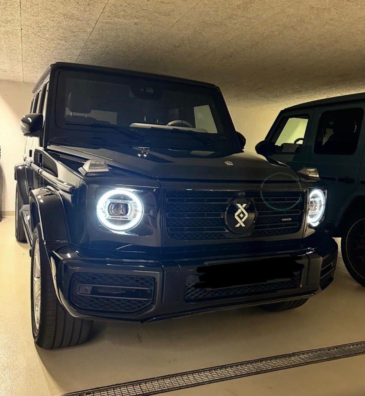 Mercedes-Benz Automobili: Mercedes INVICTO BRABUS PURE VR6 PLUS ERV - armoured – Usato da Baar venduto da Famaventures