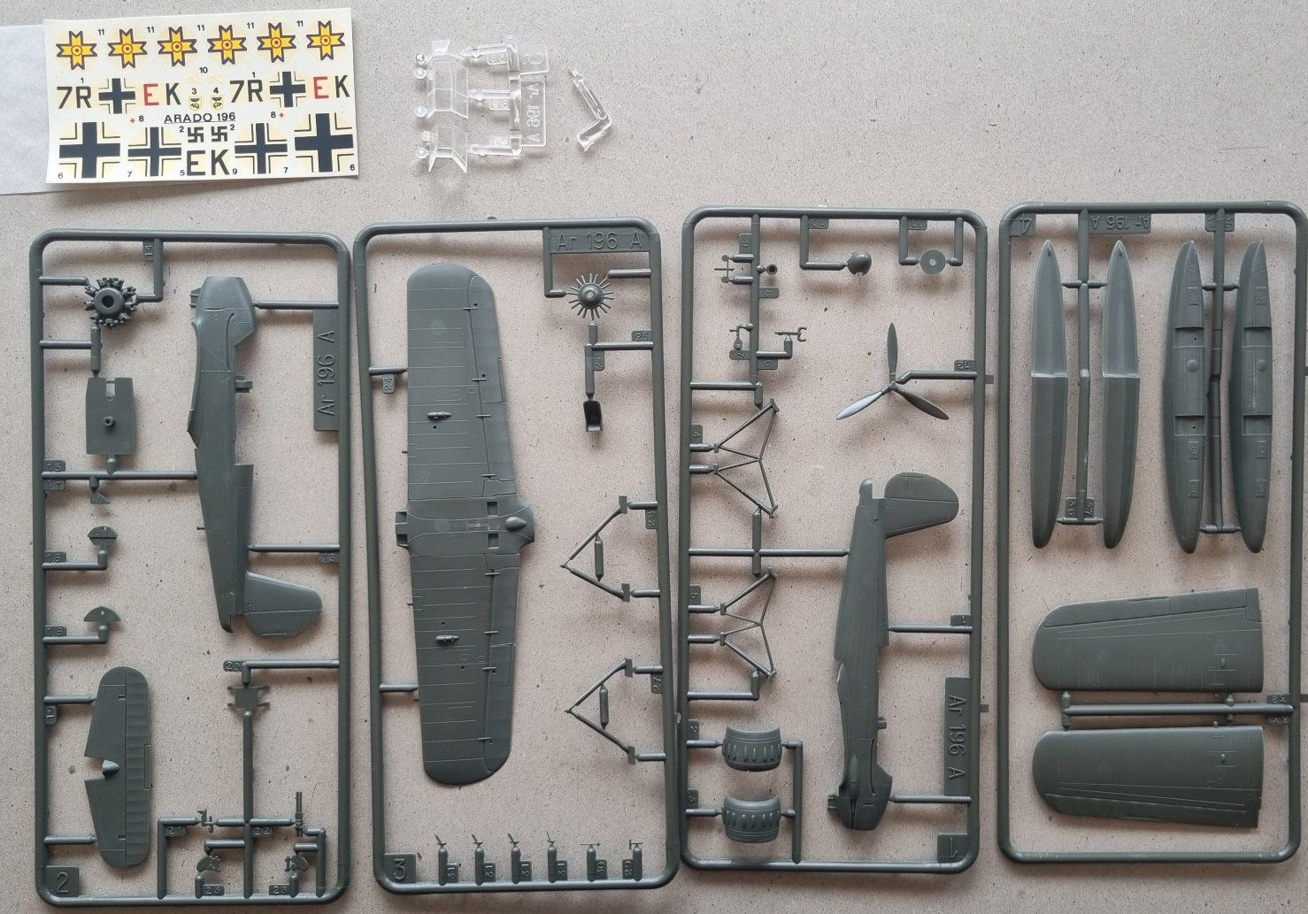 Heller Kit di modellismo & Modellini statici: 1/72 Heller Ar 196A (241) – Usato da Grand-Lancy venduto da LFW 4