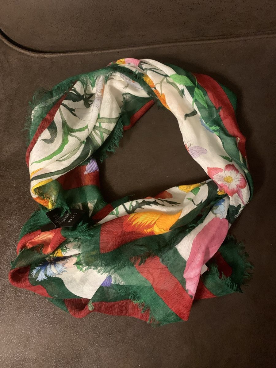 Gucci Foulards, Tücher & Schals: Gucci Foulard  – Gebraucht aus Bergdietikon von zor_856j