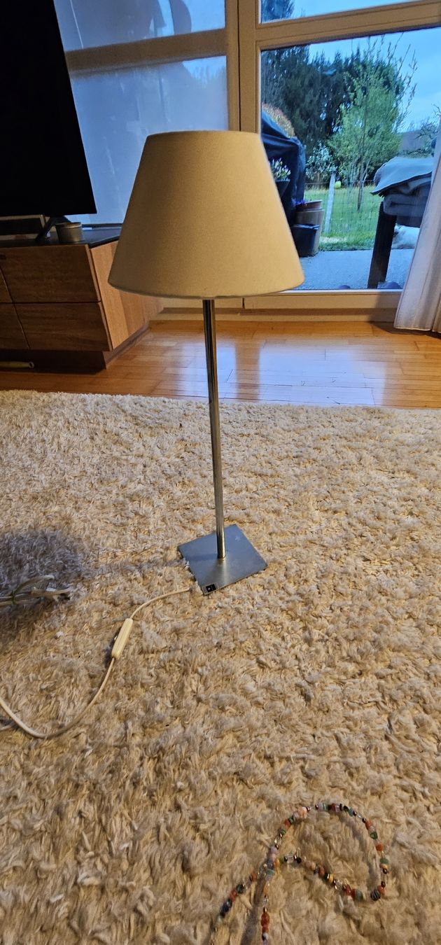 Lampen: Hillo Design Stehlampe Chrom Dänemark handmade – Gebraucht aus Riedikon von Winter21.