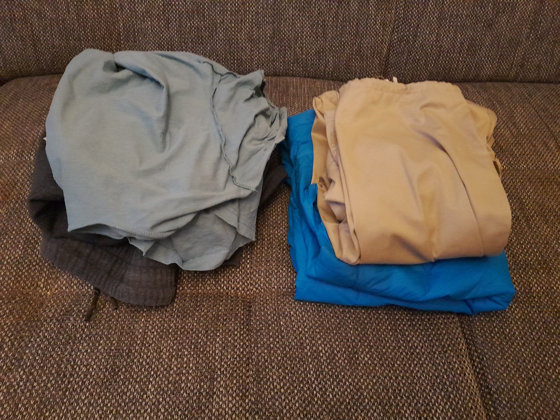 Kleiderpakete & -sets: Kleider gebraucht für Jugendliche – Gebraucht aus Gossau SG von wri_m9b2
