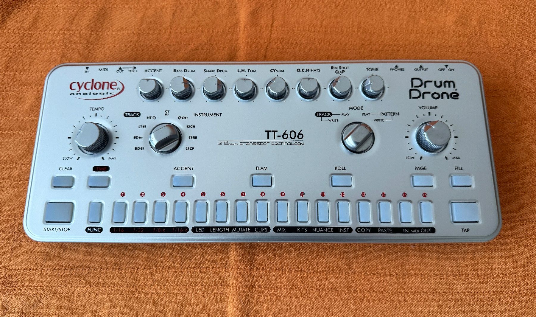 Musikinstrumente: Cyclone Analogic TT-606 Drum Drone Analog Drum Machine – Neu (gemäss Beschreibung) aus Basel von CBassReflex