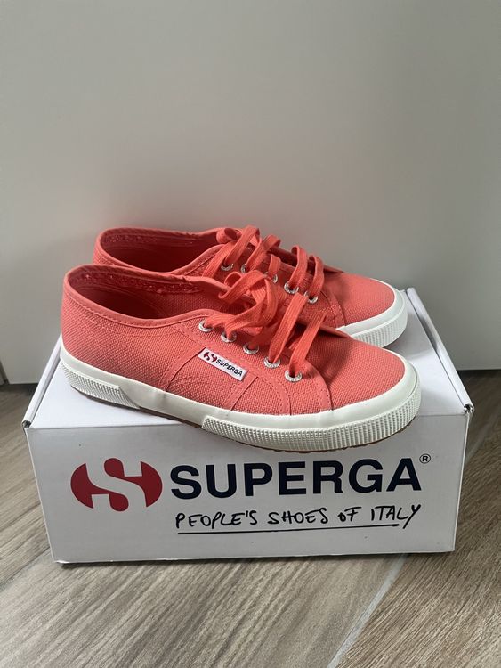 superga coral