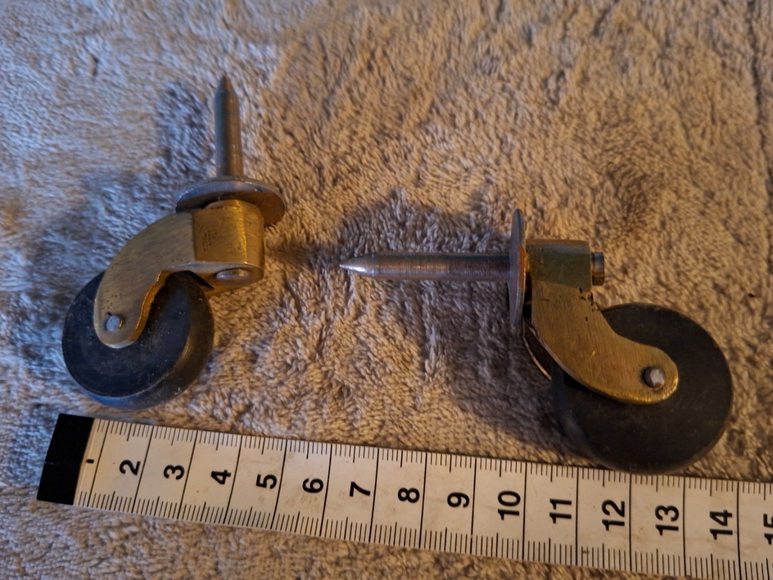 Ferramenta: 2 Antike Messing-Möbelrollrädchen (30) – Usato da Otelfingen venduto da silver-moon 1