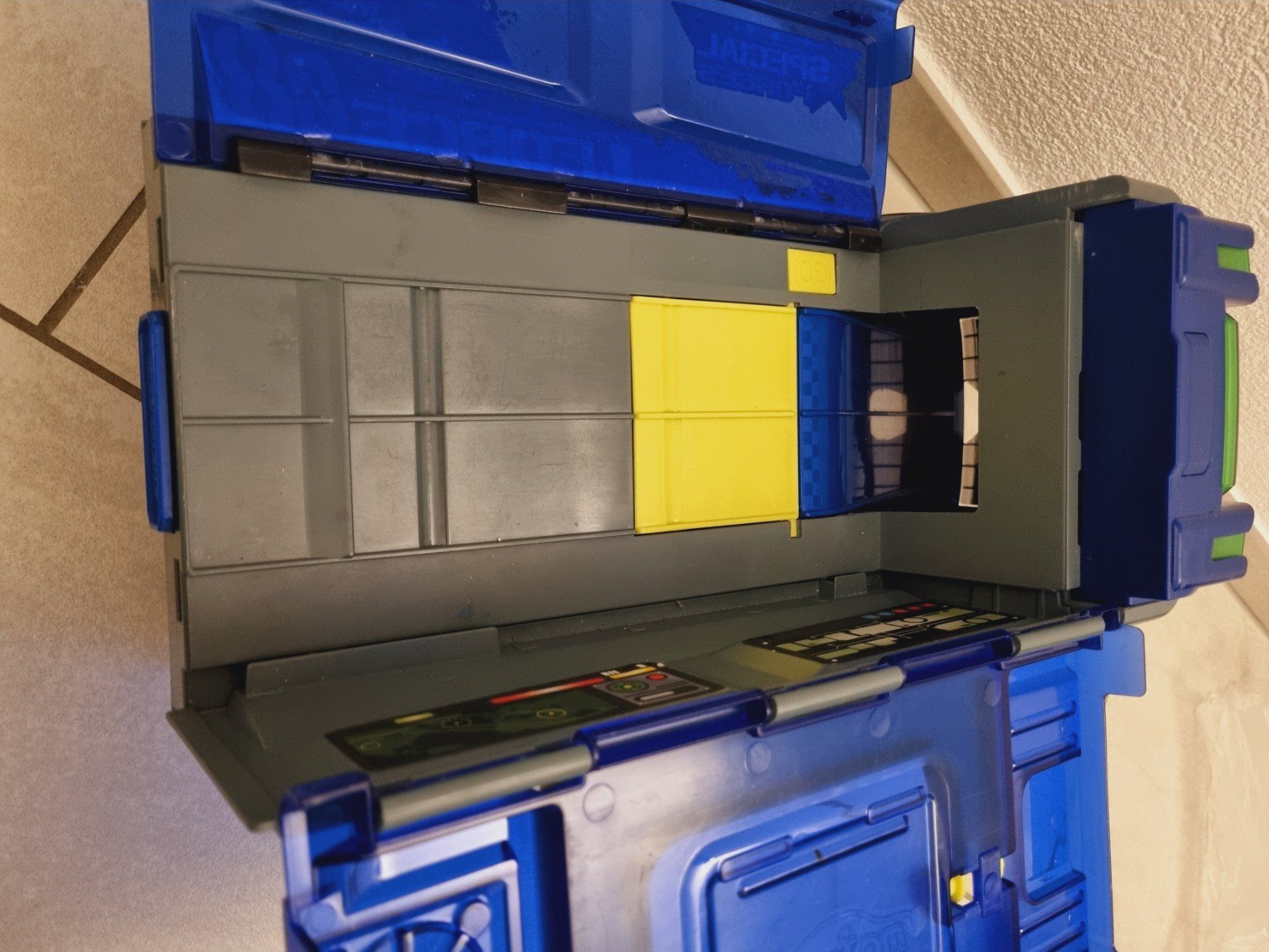 Giocattoli: Spielzeugauto Transporter mit Rampe und Tragegriff – Usato da Niederwil SG venduto da Excentia 2