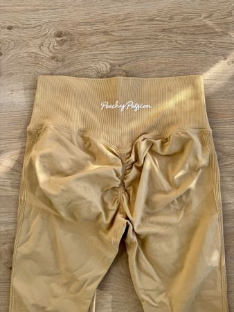 Peachy Passion Scrunch Leggins Beige