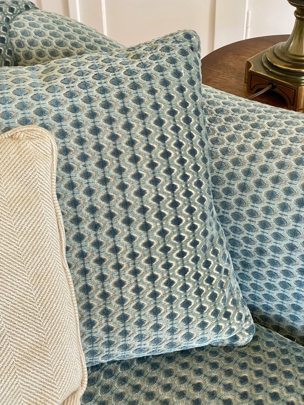 Divani: Elegantes Camelback Sofa im englischen Stil – Usato da Sissach venduto da mol_mjg8 1