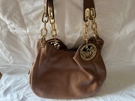 Michael Kors Handtasche Leder braun mit Goldkette