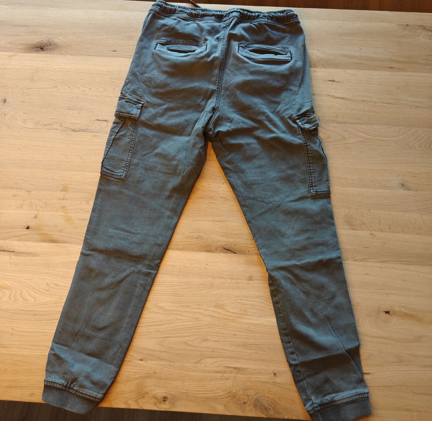 Pantaloni: Zwei Cargo Hosen – Usato da Forst venduto da Ramonnoel 3