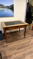 Antiker Tisch aus Nussbaumholz 112x 83 cm mit Schubladen