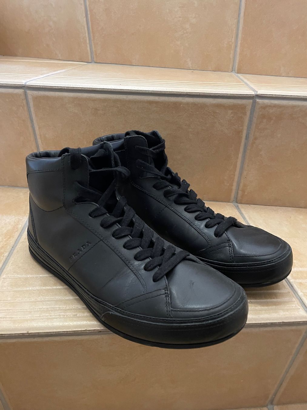 Prada Chaussures hommes: PRADA Chaussures montantes en cuir – D'occasion à Leytron par acb_00