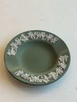 Aschenbecher Wedgwood grün mit Weinlaubdekor England (I13)