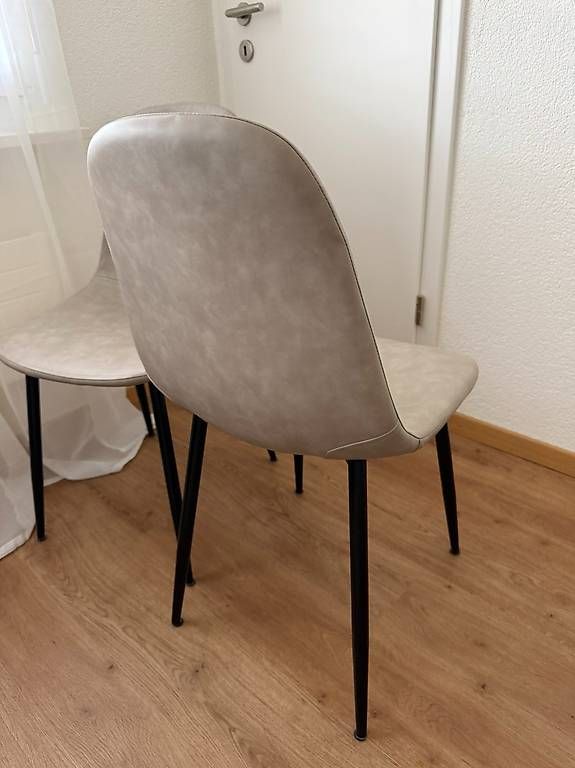 Chaises: 2 chaises – D'occasion à La Chaux-de-Fonds par lar_w5pw 1