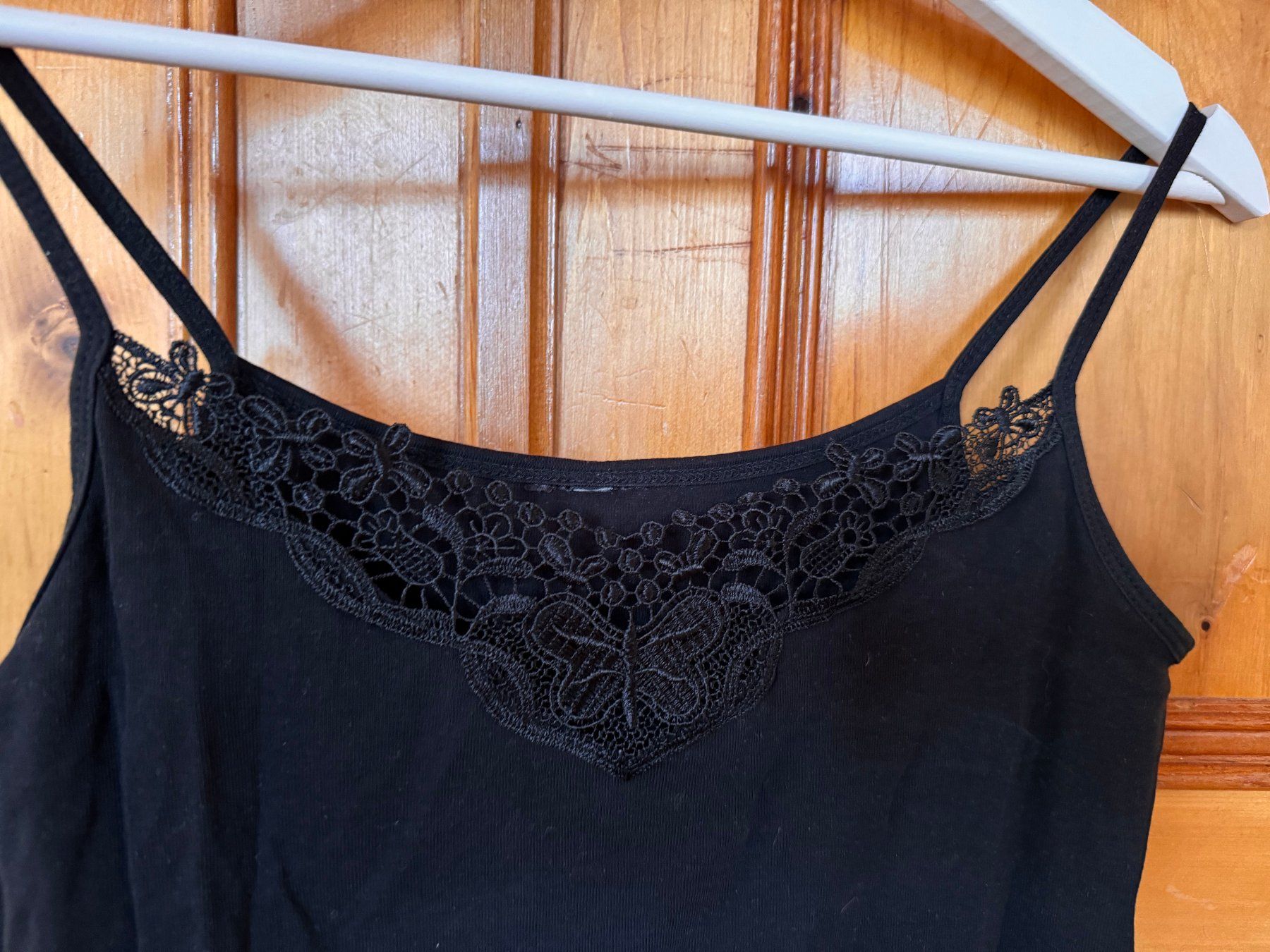 Top: Baumwoll Trägershirts in Grösse M – Usato da Zürich venduto da 411osmanbey 1