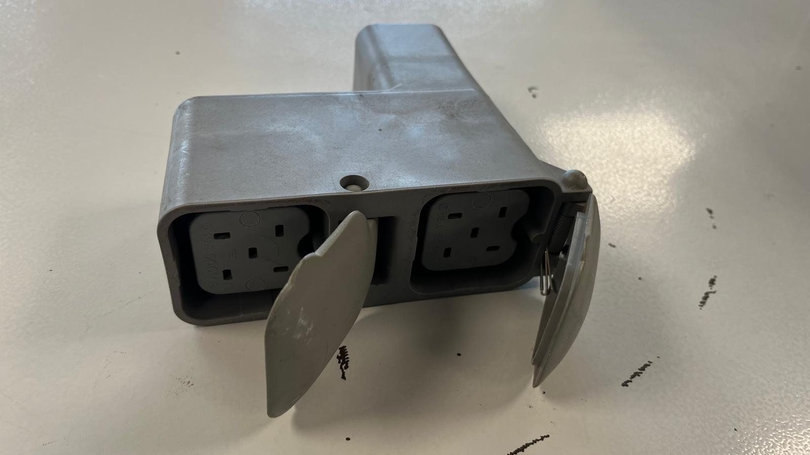 Alimentazione elettrica: Stecker, Doppelstecker J15/5 Pol – Usato da Niederwil AG venduto da Maeder_AG