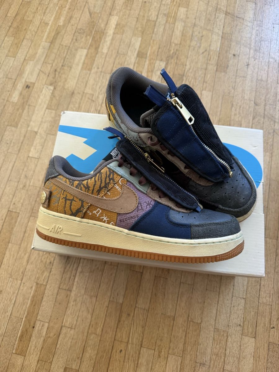 Nike Chaussures hommes: Air Force 1 Travis Scott – D'occasion à Genève par SG_73