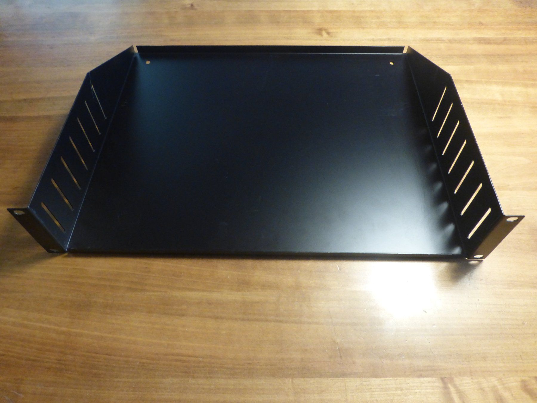 Altri accessori: Thon Rack Tray 2U Rackwanne – Usato da Zumikon venduto da psisound