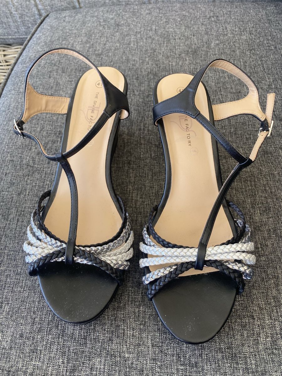 Scarpe da donna: Sandalen – Nuovo (secondo la descrizione) da Thun venduto da reb_qd7f 1