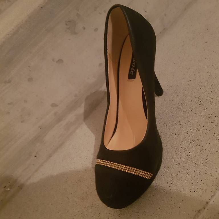 Scarpe da donna: Neue, elegante Damen Schuhe – Usato da Kehrsiten venduto da Mchopard