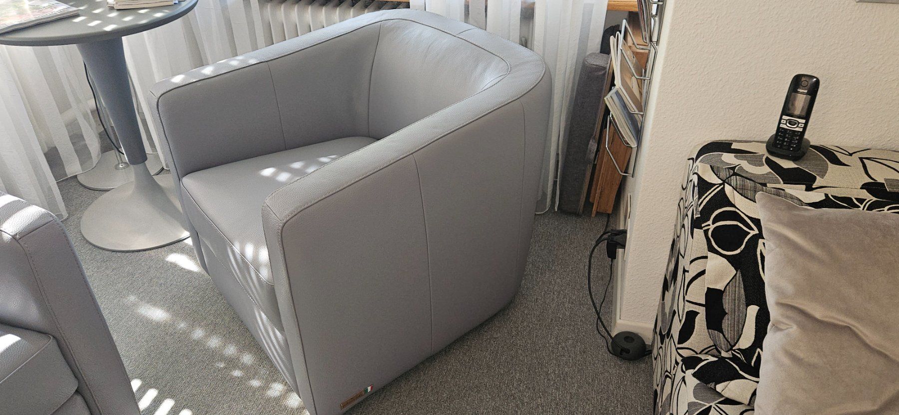 Poltrone: 2 Fauteuils PoltroneSofa, Leder, hellgrau, NEU & UNGEBRAUCHT – Nuovo e nell'imballaggio originale da Liebefeld venduto da bro-61 1