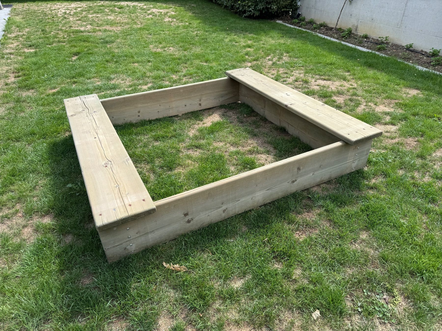 Sabbiera per bambini: Robuster Sandkasten aus Holz – Usato da Dörflingen venduto da Struxure