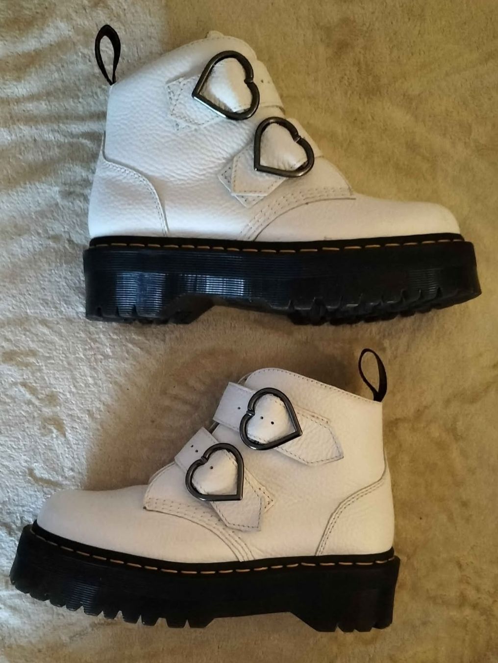 Dr. Martens Scarpe da donna: Dr Martens Devon Heart Bottes à plateforme en cuir taille 39 – Usato da Morges venduto da Naydeimy1731