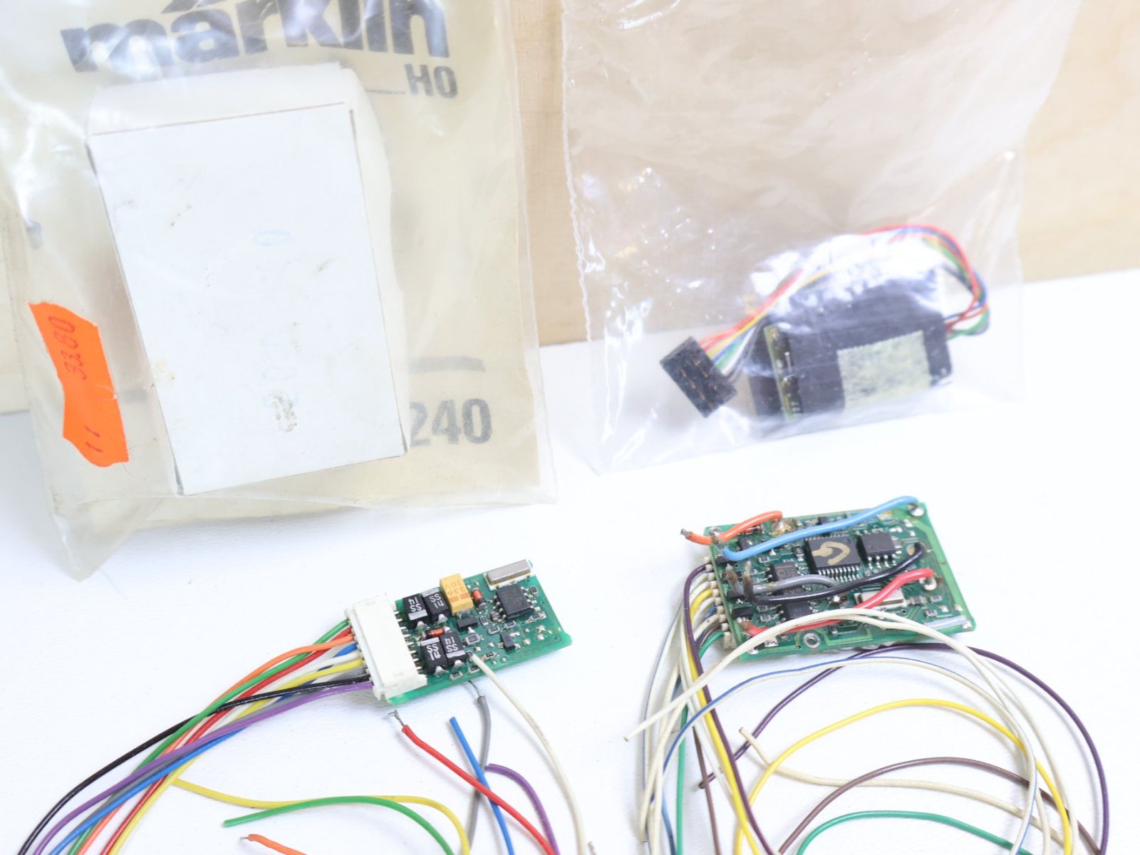Märklin Modelleisenbahnen: Mehrere Digital Lok Decoder + Märklin Umschalter H0 – Gebraucht aus Winterthur von Monstera