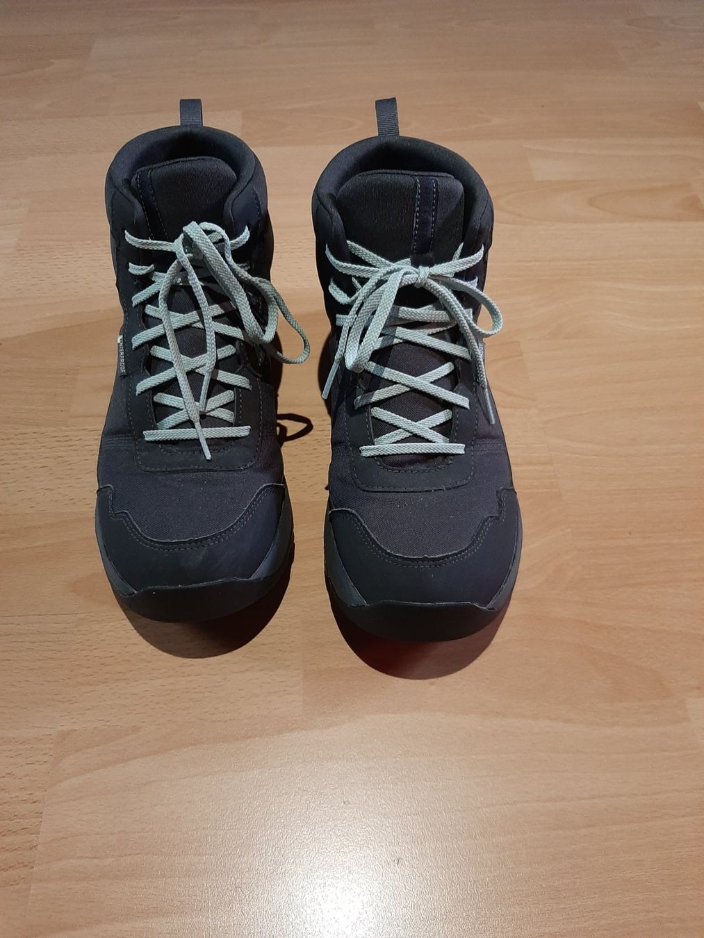 Decathlon Scarpe da uomo: Decathlon Wanderschuhe waterproof Gr.40 – Nuovo (secondo la descrizione) da Schwanden GL venduto da Evmolpia