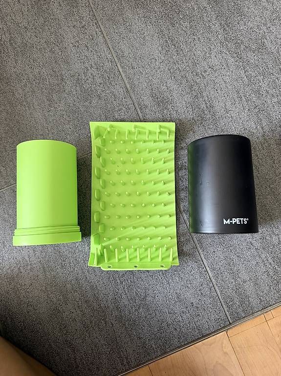 Prodotti per la cura & articoli per la pulizia: M-PETS Fellpflege-Set – Usato da Chur venduto da van_6qs7