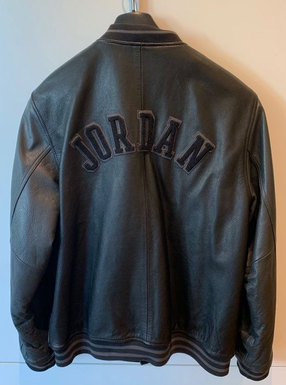 Nike Vestes: NIKE MICHAEL JORDAN HALL OF FAME - LEATHER LETTERMAN JACKET – D'occasion à Urdorf par Soom1990 2