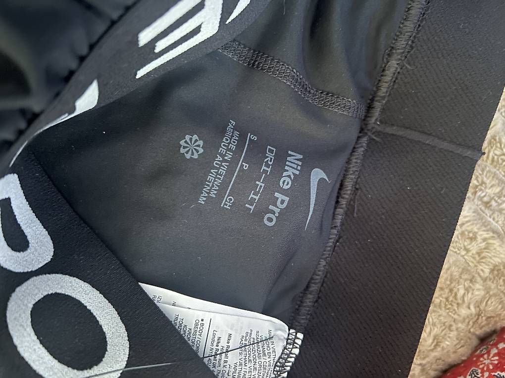 Nike Pantaloni: Nike Shorts – Usato da Allschwil venduto da Siljo1 2