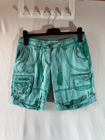 ausgefallener kurze grüne Hose von Clockhouse Gr. 36