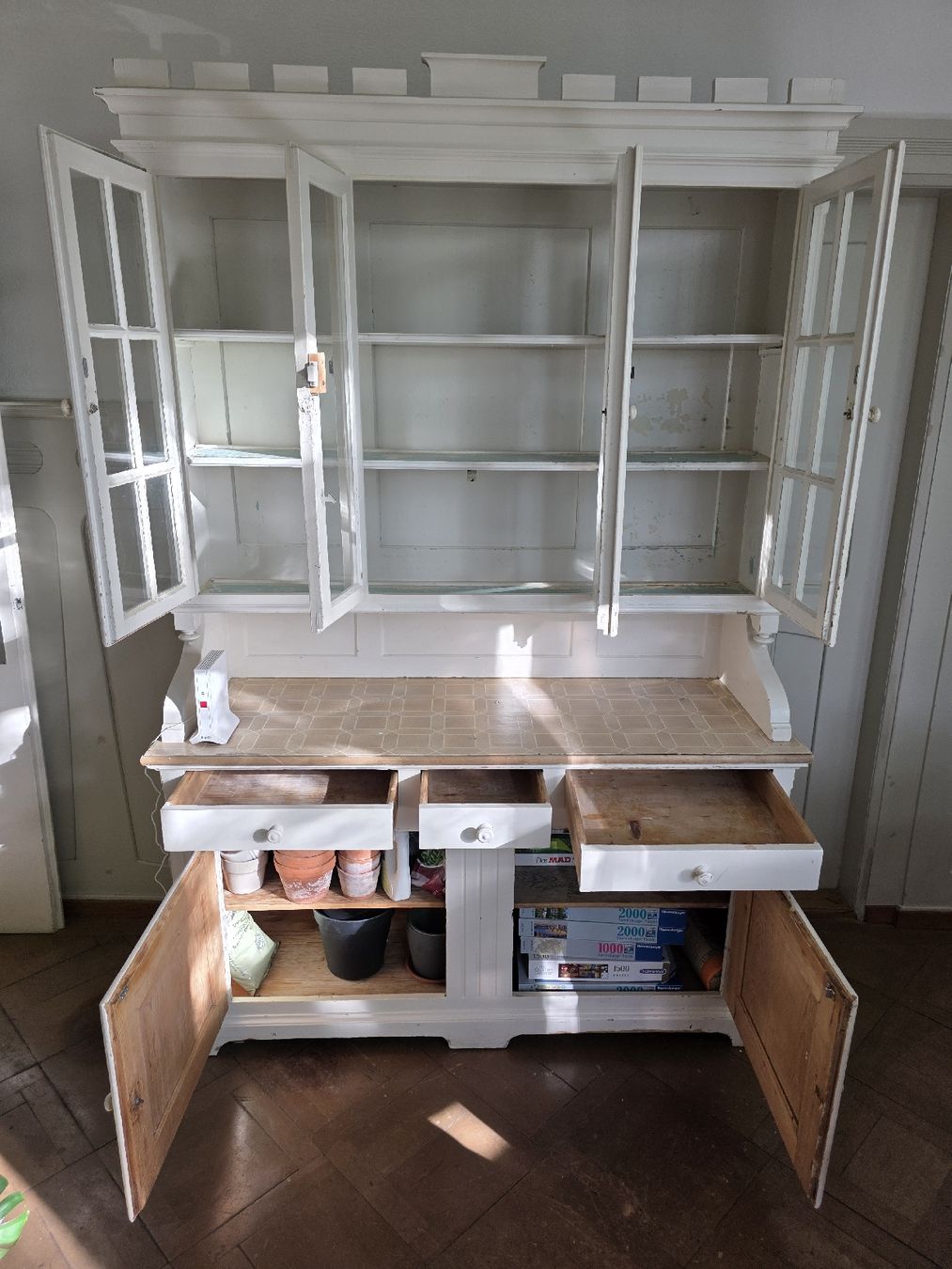 Büffets: weisses Buffet mit Vitrine - Vintage – Gebraucht aus Zürich von aez_25sd 1