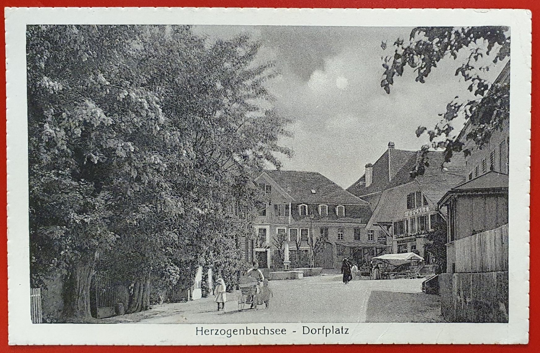 Cartoline postali: Herzogenbuchsee 1920 - Dorfplatz – Usato da Kreuzlingen venduto da Rschweiz1