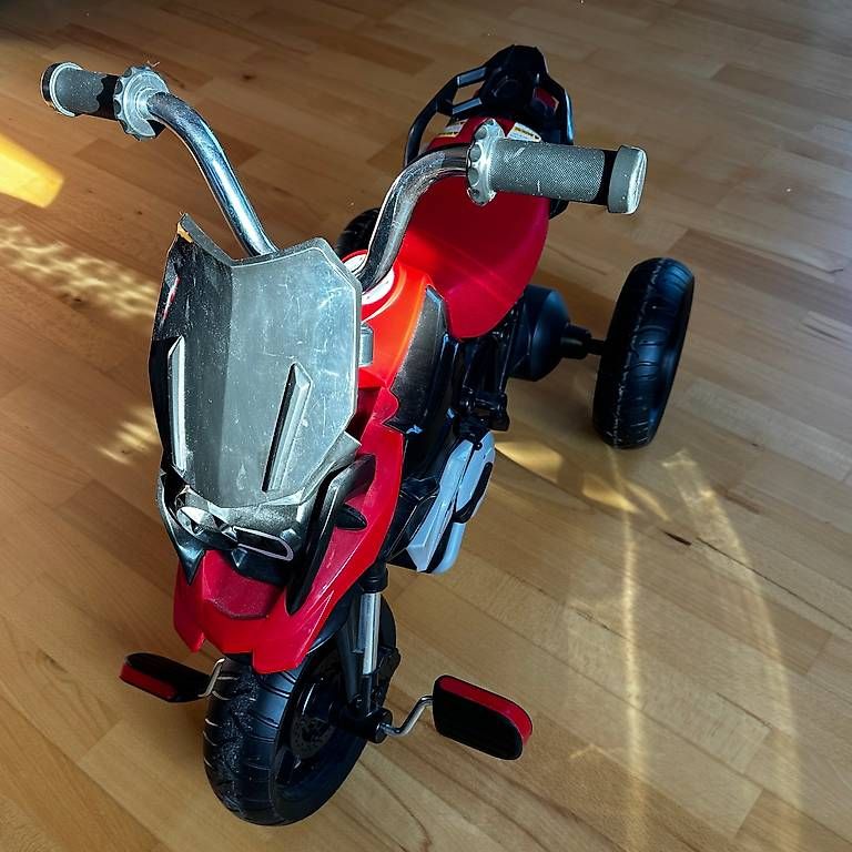 Fahrzeuge für Kinder: BMW Dreirad – Gebraucht aus Glattfelden von BMWF