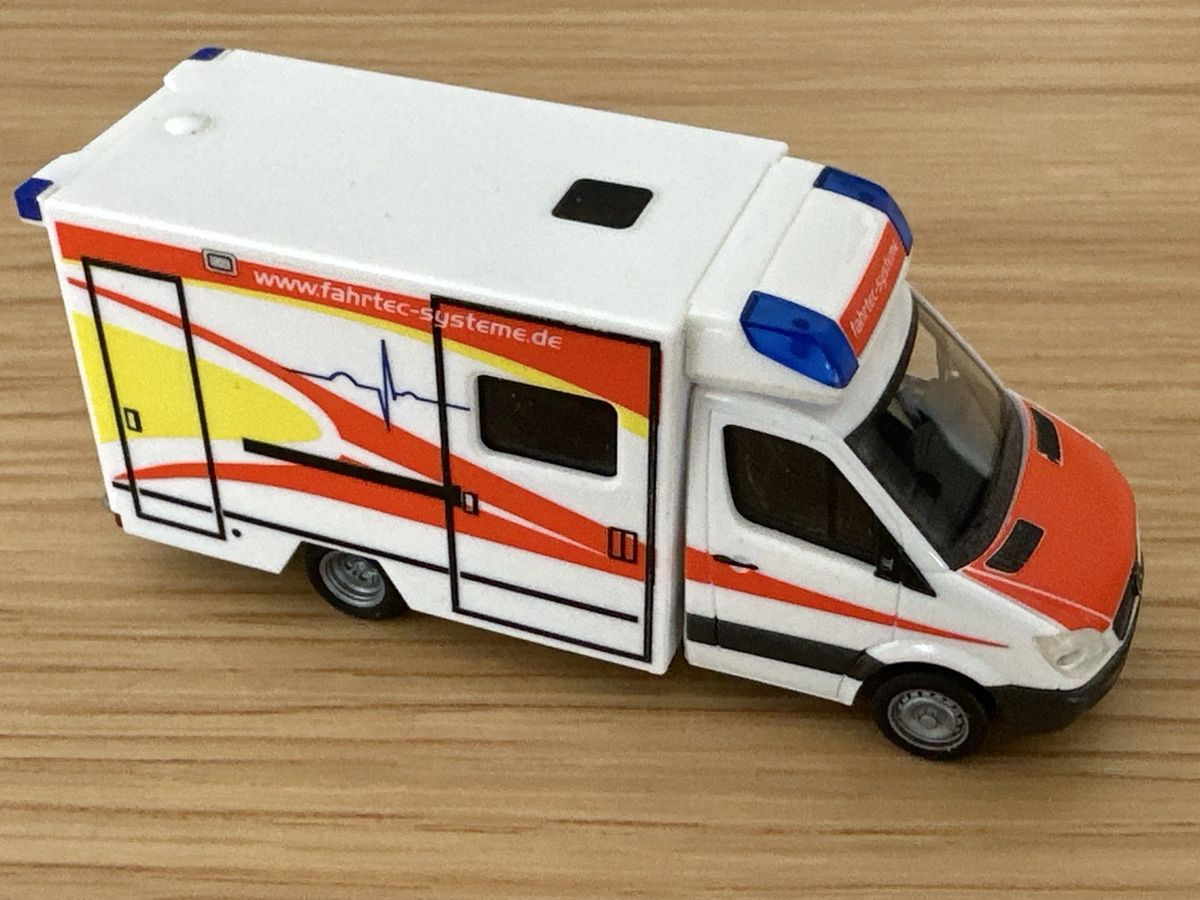 Herpa Modellautos: Herpa 1:87 Mercedes Sprinter ab 6.- – Gebraucht aus Sennwald von HARO-Import