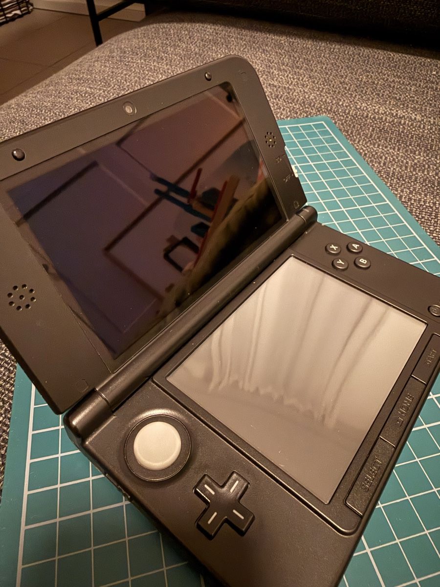 Nintendo Console: Nintendo 3DS XL inkl. Ladekabel – Usato da Dottikon venduto da bend 8