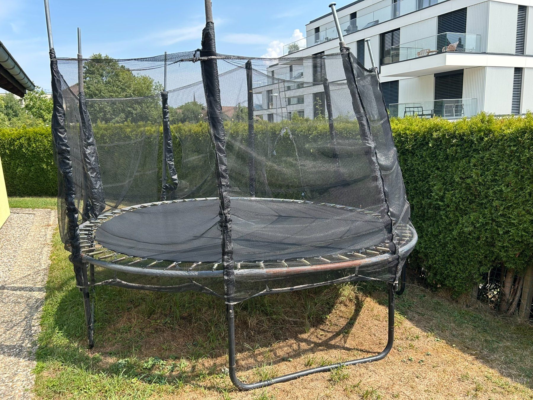 Trampoline: Trampolin mit Sicherheitsnetz ca. 3 m Durchmesser – Gebraucht aus Abtwil SG von htremp