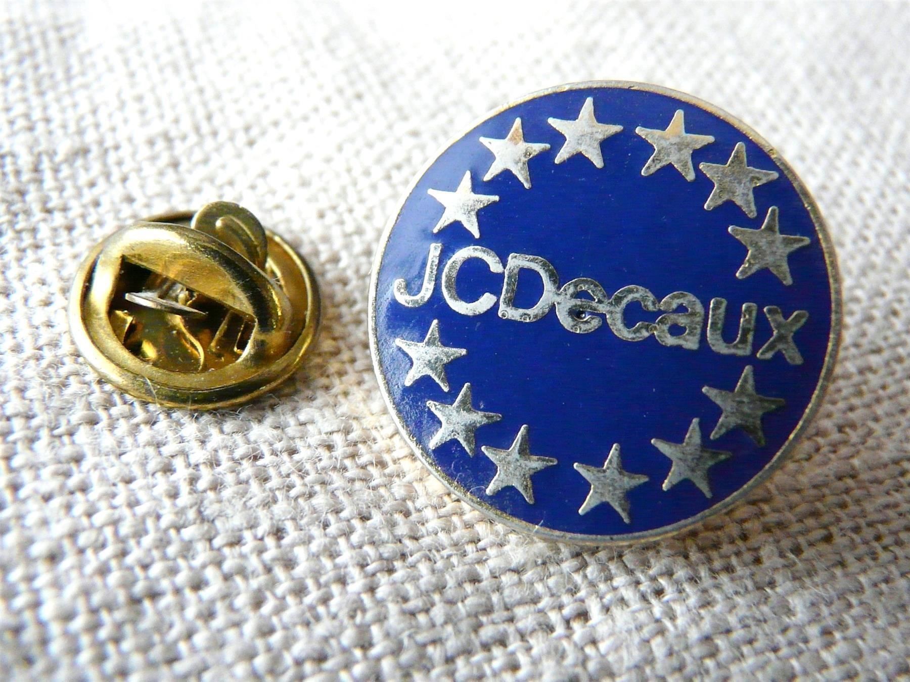 Placchette & Badge: • JCDecaux Decaux publicité Werbung advertising    pin E1.47 – Usato da Pully venduto da websurfer1 2