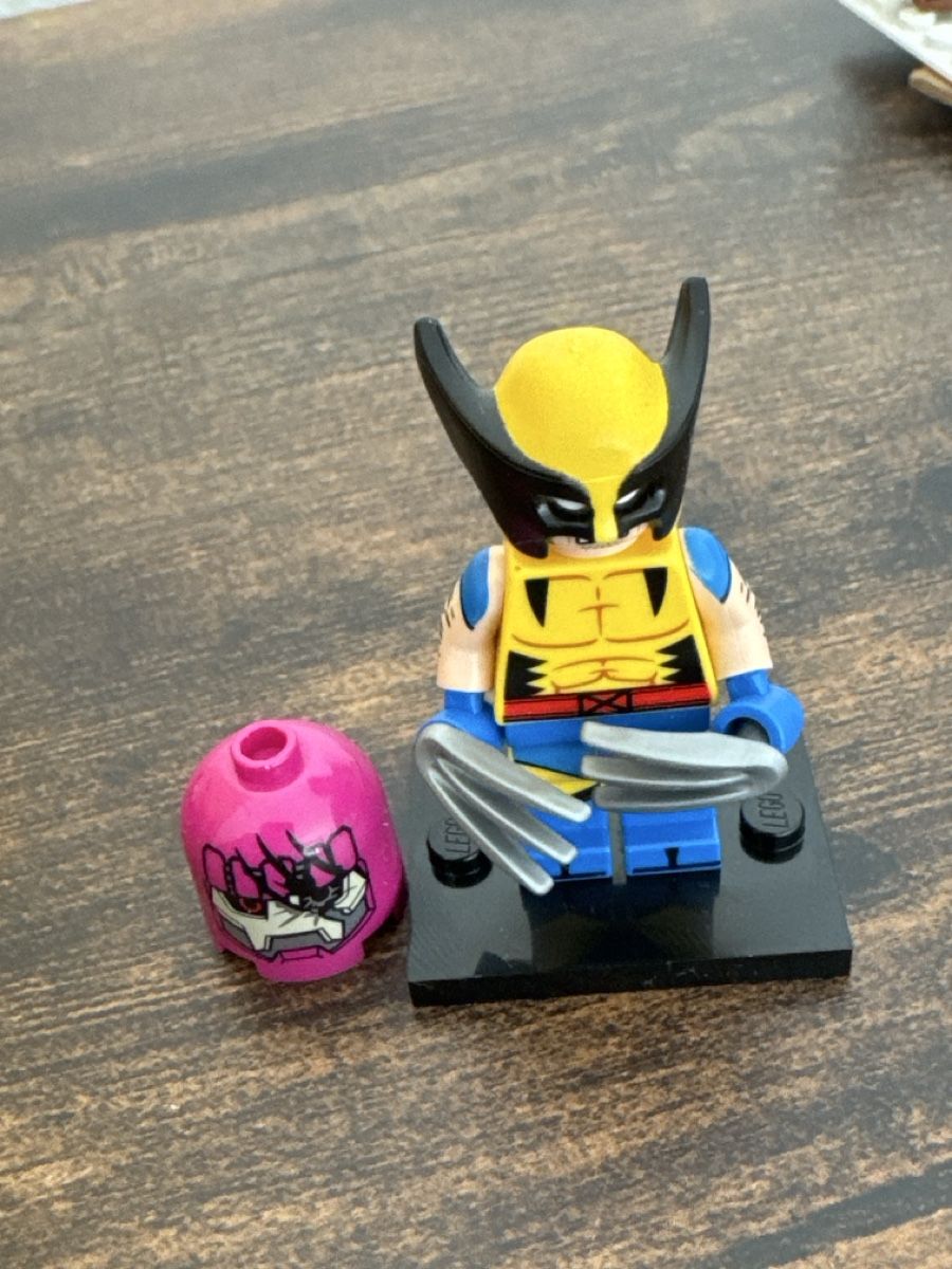 Lego Statuette: LEGO Minifigur Wolverine – Usato da Kloten venduto da mesa.3