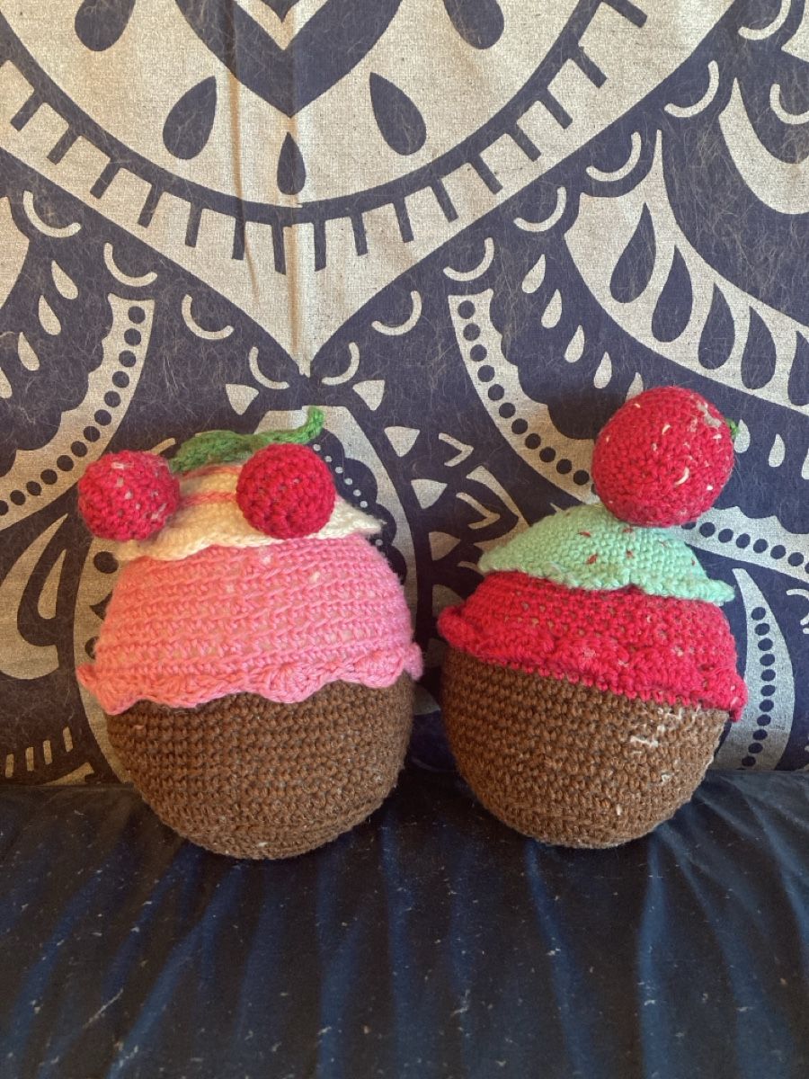 Spielzeuge: Amigurami Häkel Cupcakes Set – Gebraucht aus Birsfelden von Soulseeker