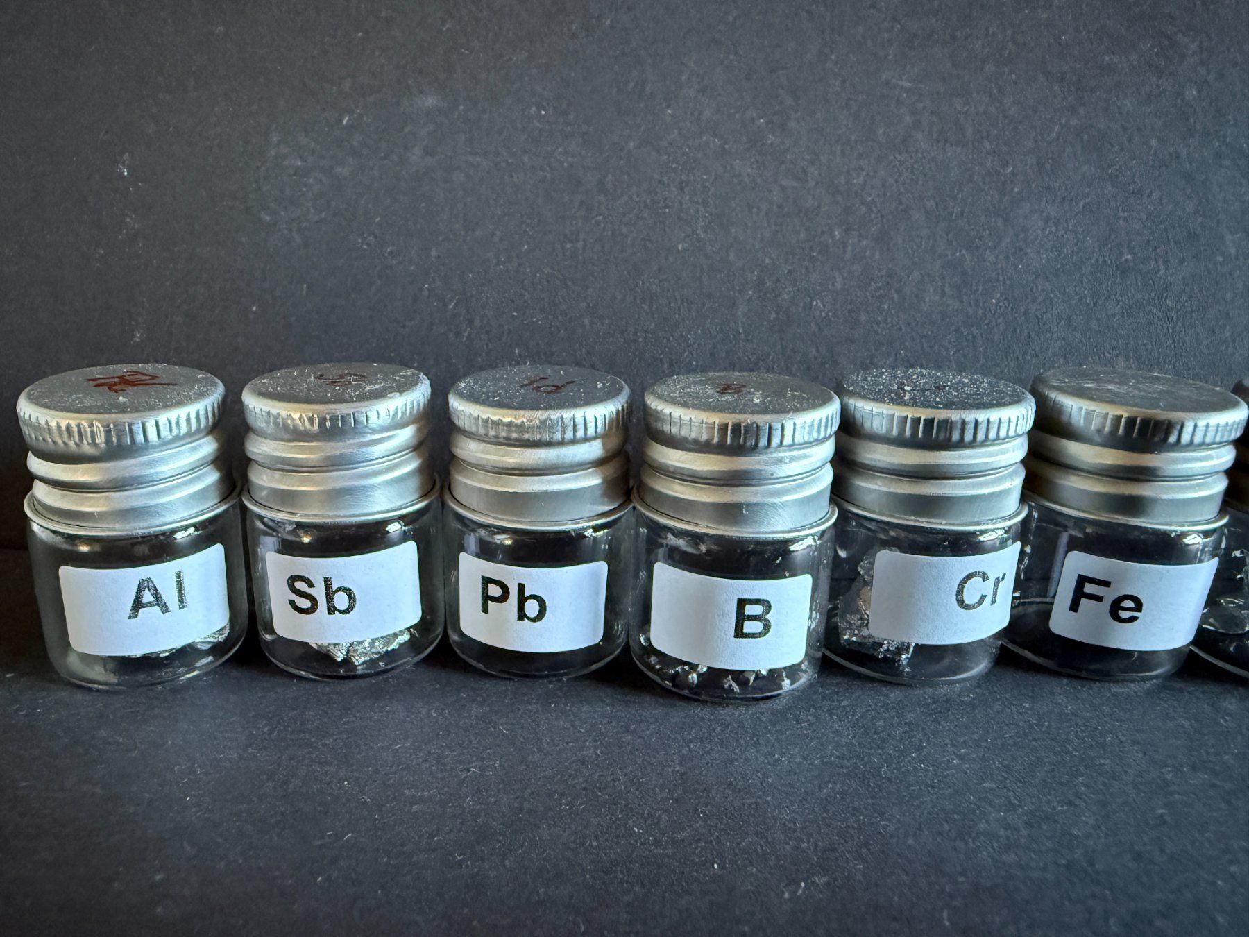 Kit di costruzioni: Elementsammlung 25 chemische Elemente - schöne Stücke! – Nuovo (secondo la descrizione) da Lützelflüh-Goldb venduto da Elementis