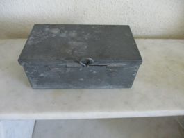 antike Verbandszeugdose  Blechdose der Schweizer Arme