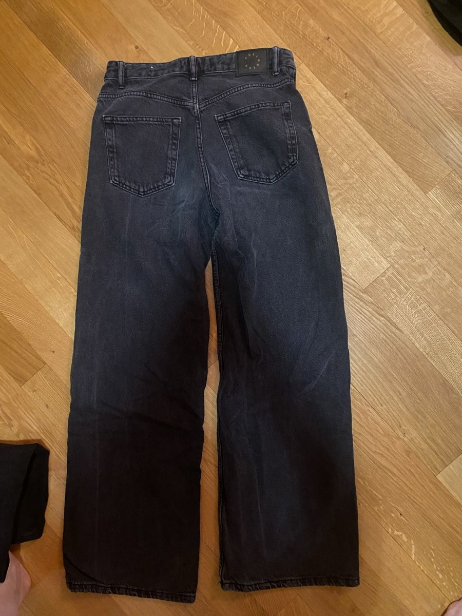 Pull&Bear Jeans: Pantalon Pull&Bear noir taille 36, coupe ample – Usato da Epagny venduto da nie_n5yb 2