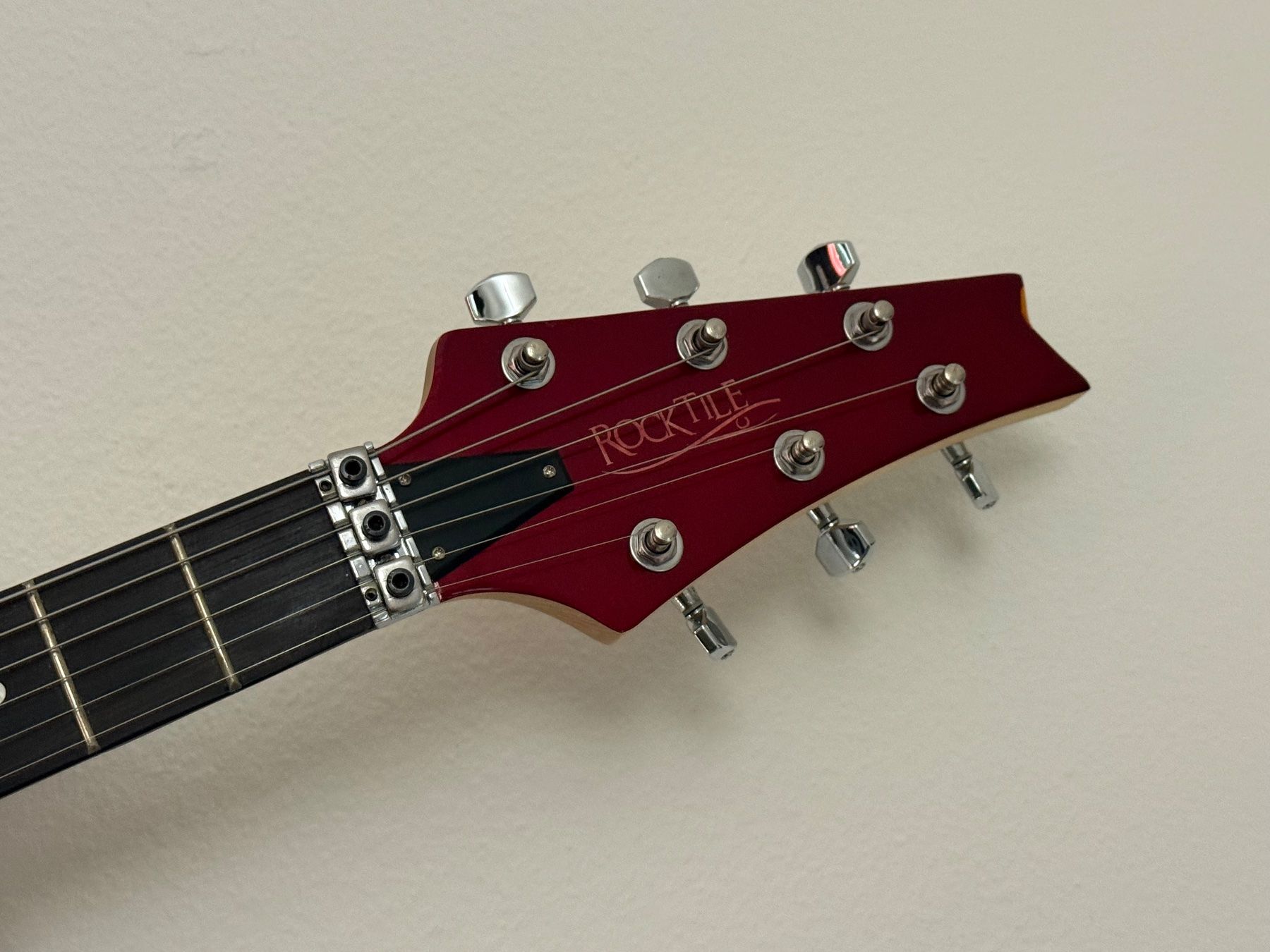 Musikinstrumente: Rote-metallic Rocktile E-Gitarre mit Floyd Rose Typ Iceman – Gebraucht aus Köniz von cone_cry 2